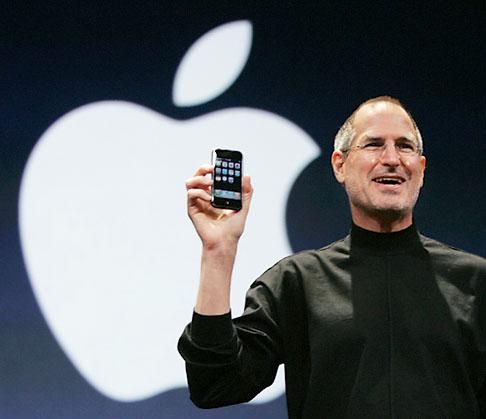 Does Steve Jobs Really Read and Respond to His Own Email?